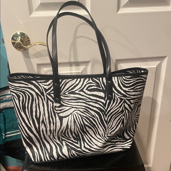 Chic Zebra Pattern MK Tote Bag - Picture 2 of 6